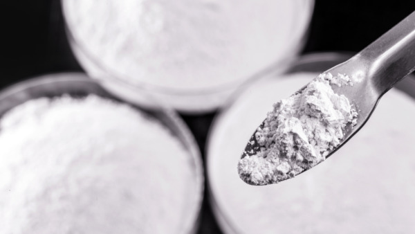 Testing the whiteness of stone powder using specialized measuring equipment