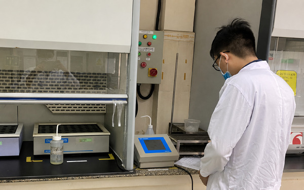 Testing the moisture content of CaCO3 stone powder in the laboratory