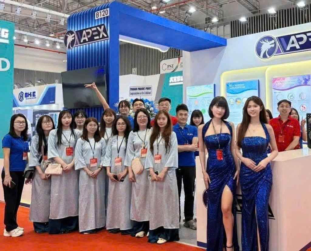 Đội ngũ APEX tại VietnamPlas 2026