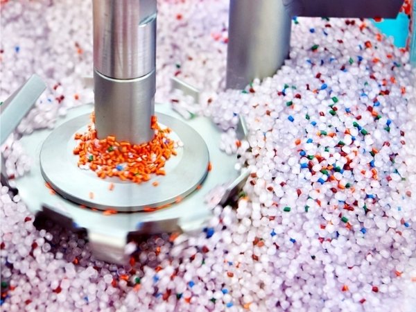 Hạt nhựa màu  được ưa chuộng trong hầu hết các dây chuyền sản xuất sản phẩm nhựa