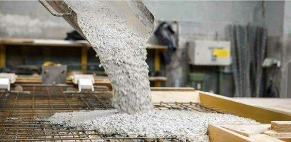 Phụ gia bê tông là những vật liệu ở dạng bột, hạt hoặc lỏng