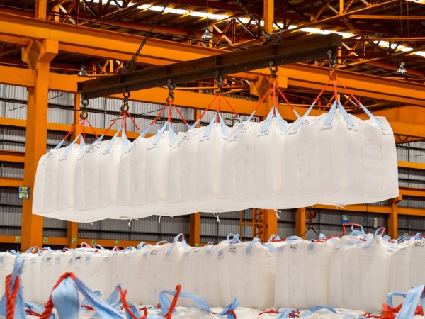 Nhờ khả năng kháng hóa chất tốt, PP là lựa chọn phổ biến trong ngành bao bì công nghiệp