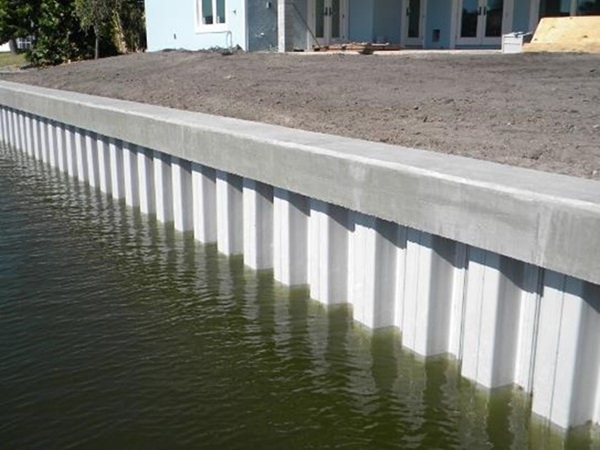 Tường chắn đất bằng cừ nhựa PVC giúp gia cố nền đất, tạo cảnh quan gọn đẹp