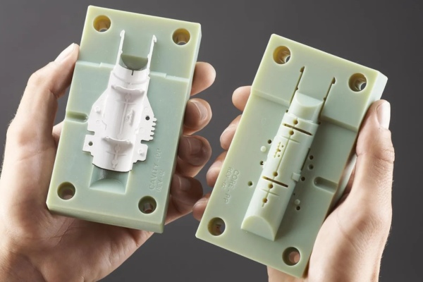 Plastic molding is a method of pouring liquid or molten plastic material into a mold